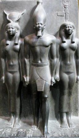 Menkara flanked by the goddesses Hathor and Bat